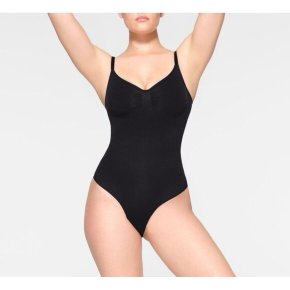 SKIMS SEAMLESS SCULPT BRIEF BODYSUIT - Picture 2 of 7